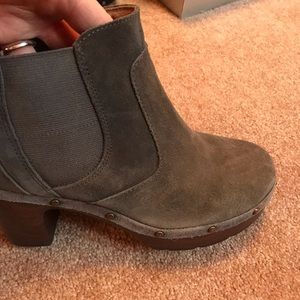 Clark’s grey suede boots